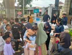 ICONNET Hadirkan Kehangatan Ramadan Lewat Kegiatan Berbagi Takjil